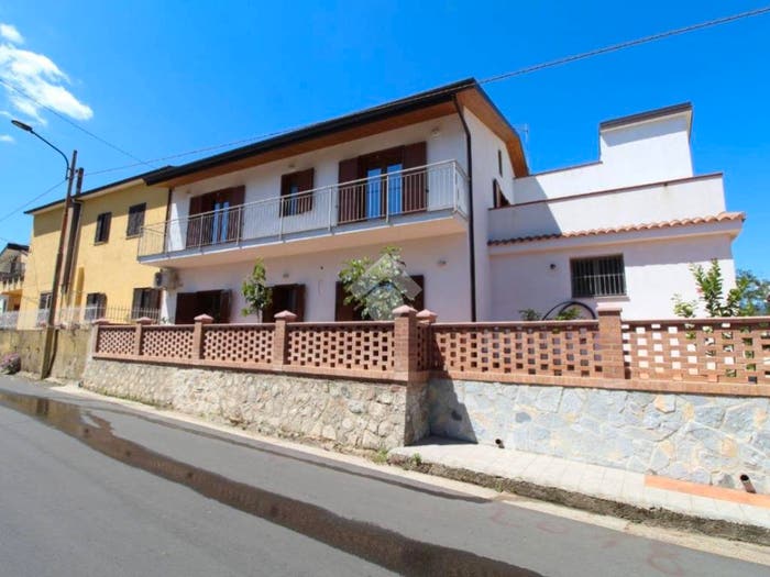 Casa con 6 locali in vendita in Via Lagonegro, Settimo, Montalto Uffugo