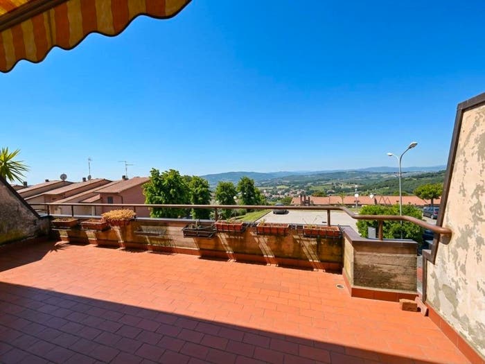 Casa quadrilocale in vendita in Via del Castelnovo, Centro, Lucignano