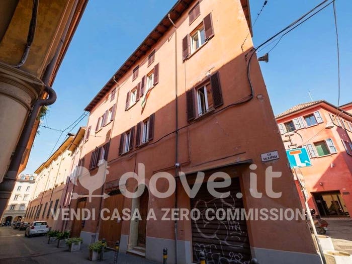 Appartamento trilocale in vendita in Via Val D'Aposa, Centro Storico, Bologna