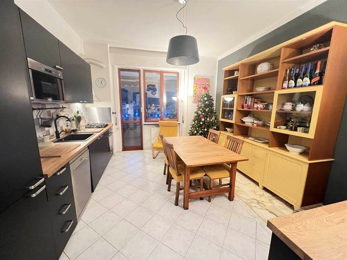 Appartamento con 6 locali in vendita in VIA GEMINIANO, Bolzaneto, Genova