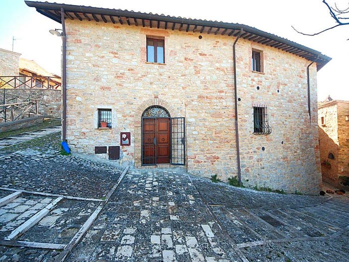 Appartamento trilocale in vendita in Località Passo d'Acera, Campello sul Clitunno