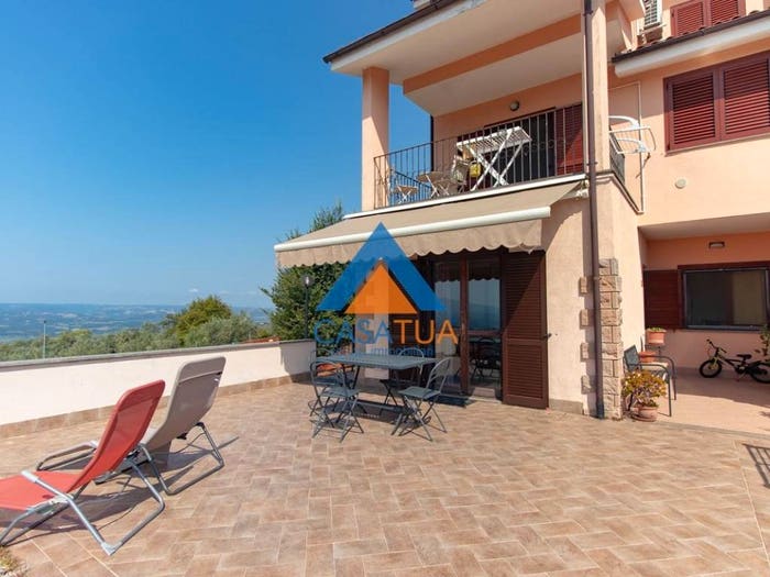 Casa con 6 locali in vendita in Vocabolo Giardino, Centro, Alviano