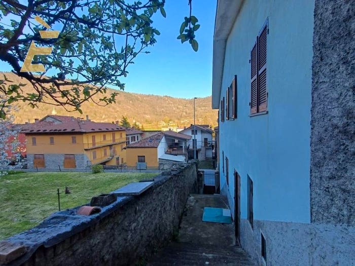 Casa con 6 locali in vendita in STRADA STATALE DEL COLLE DI NAVA, Centro, Nucetto
