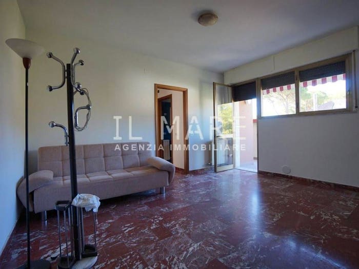 Appartamento quadrilocale in vendita in Marina di Massa Centro, Massa