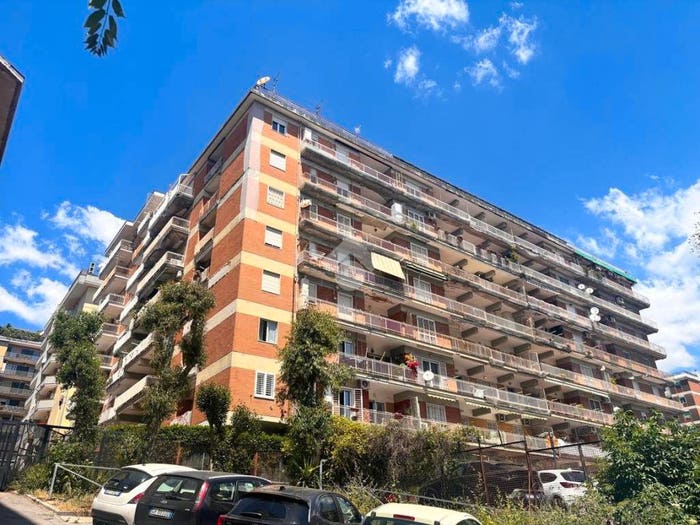 Appartamento quadrilocale in vendita in Via Croce Rossa, Rione Alto, Napoli