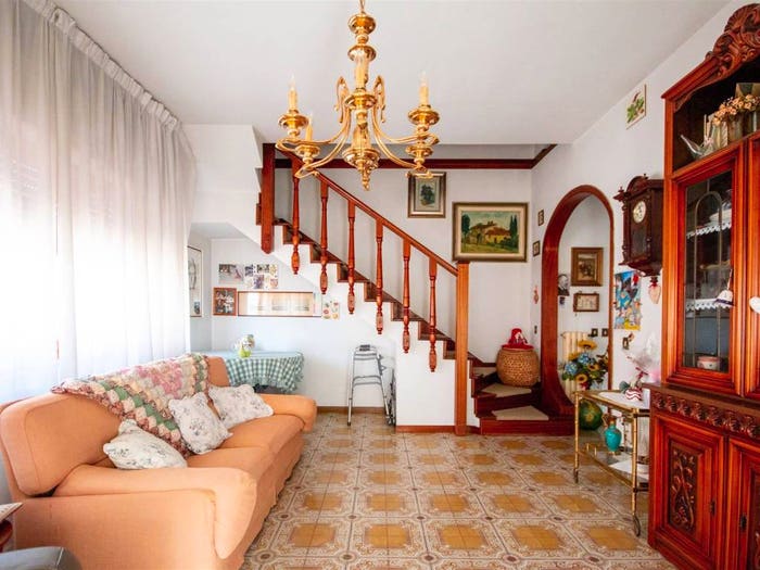Appartamento con 6 locali in vendita in Via Novembre, Cecina Centro, Cecina