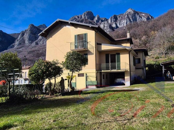 Casa con 6 locali in vendita in Via Valsassina, Laorca, Lecco