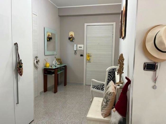 Appartamento quadrilocale in vendita in Via Nazionale, Rometta Marea, Rometta