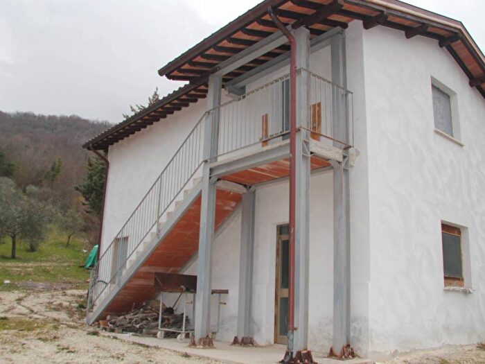 Casa in vendita in Frazione Montemartano, Uncinano Monti Martani, Spoleto