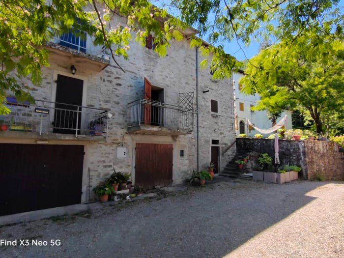 Appartamento trilocale in vendita in Via Romana, Serrazone, Fanano