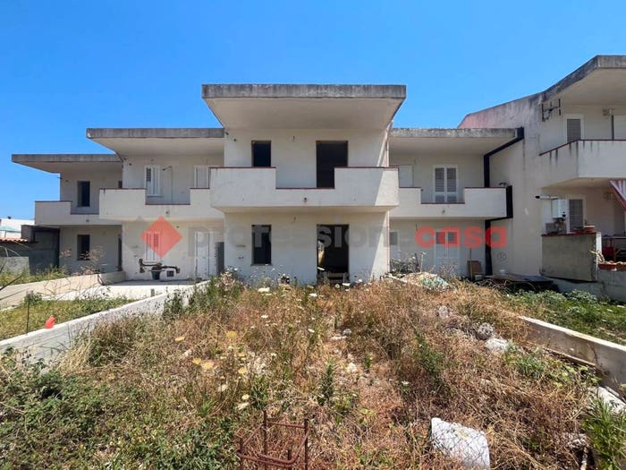 Casa quadrilocale in vendita in Via Valdina, Centro, Valdina