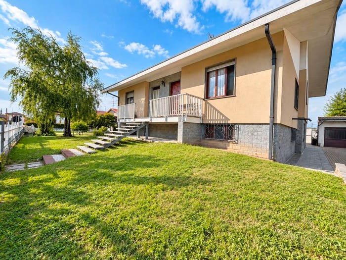 Casa con 5 locali in vendita in Cameri