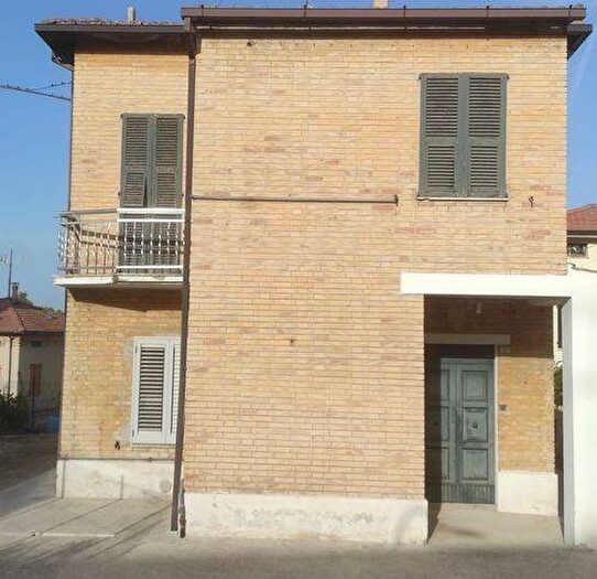 Casa con 6 locali in vendita in Via Cappuccini, Centro, Fermo