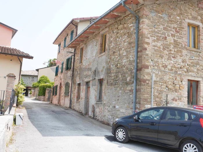 Appartamento con 6 locali in vendita in Strada del Sasso Piano, San Pellegrino, Gualdo Tadino