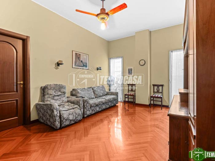 Appartamento quadrilocale in vendita in Viale Francesco Crispi A, Moscova, Milano