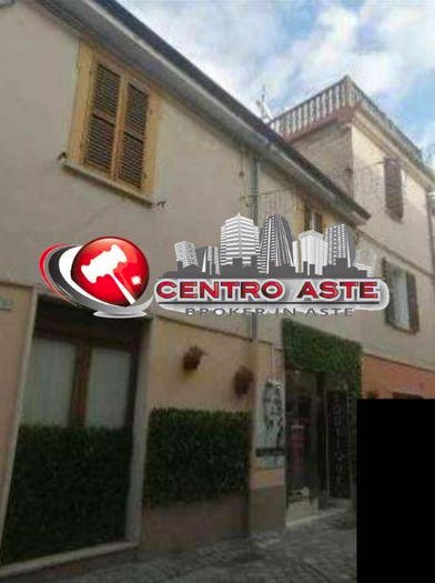 Appartamento con 6 locali in vendita in Via Guglielmo Marconi, Centro, Acqualagna