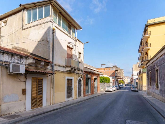 Appartamento con 5 locali in vendita in Via Gaetano Donizetti, Picanello, Catania