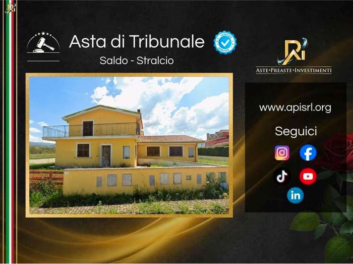 Casa con 6 locali in vendita in Via dei Platani, Oricola
