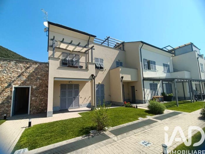 Appartamento trilocale in vendita in Via Maccagne, Centro, Boissano