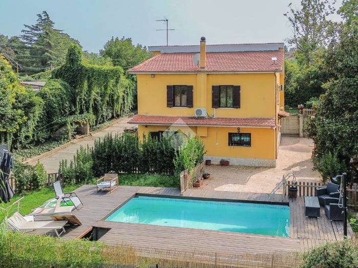Casa con 6 locali in vendita in Via Braccianense, Bracciano