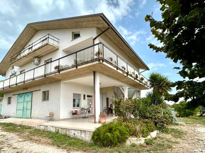 Casa con 6 locali in vendita in Contrada Casone, Ortona