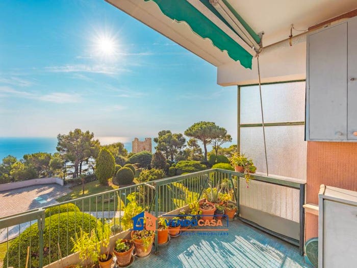 Appartamento bilocale in vendita in Via Torre d'Ere, Bergeggi