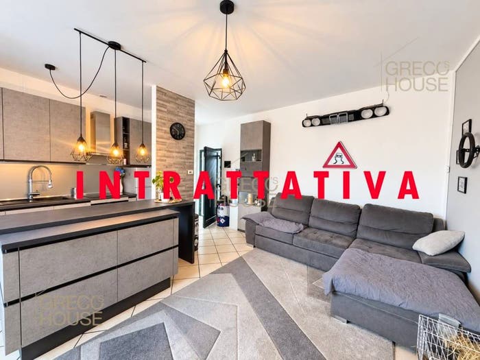 Appartamento trilocale in vendita in Via Carlo Pellegrini, Centro, Olgiate Comasco
