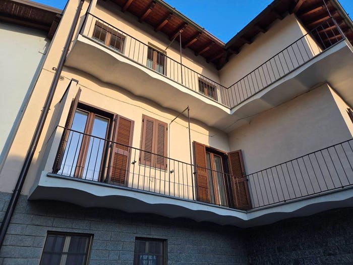 Appartamento trilocale in vendita in Via Giuseppe Garibaldi, Caronno Varesino
