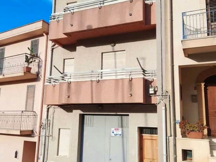 Casa con 6 locali in vendita in Via Fornazzo, Camporeale