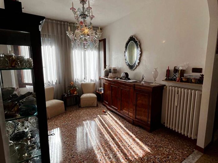 Appartamento con 6 locali in vendita in Campo San Geremia, Guglie San Leonardo, Venezia