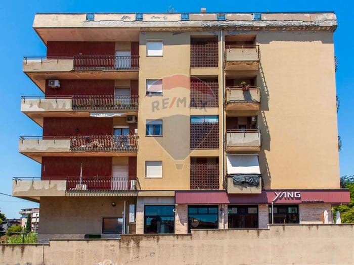 Appartamento quadrilocale in vendita in Piazza Eroi D'ungheria, Rapisardi, Catania