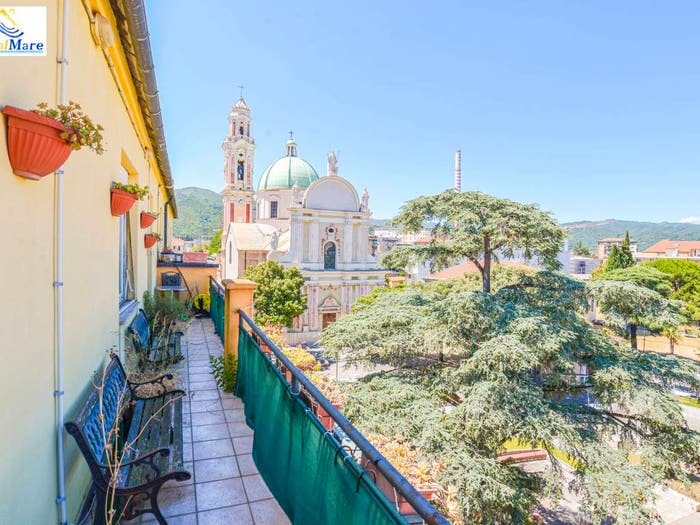 Appartamento con 6 locali in vendita in Piazza Giovanni Battista S, Vado Centro, Vado Ligure