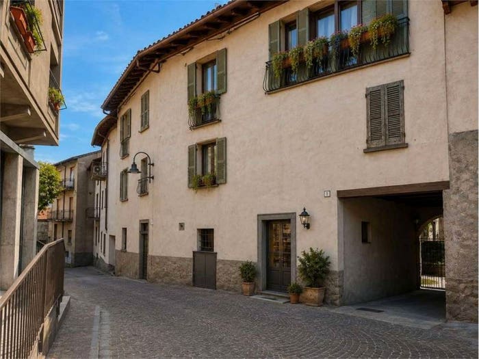Casa con 6 locali in vendita in Via Sant'Antonio snc, Annone di Brianza