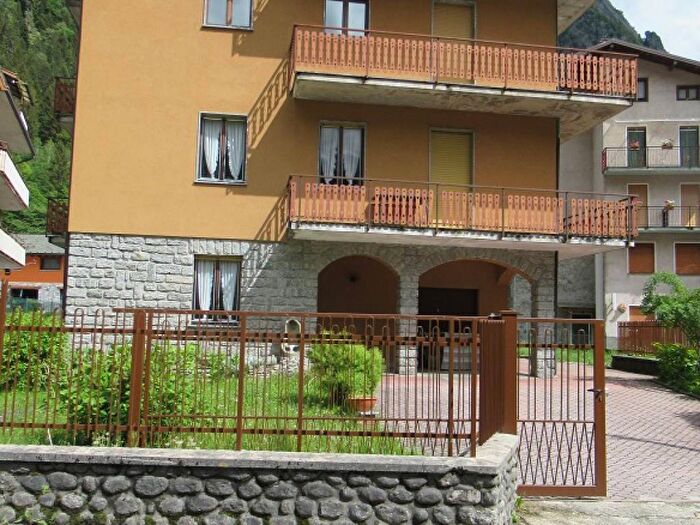 Appartamento trilocale in vendita in San Martino, Val Masino