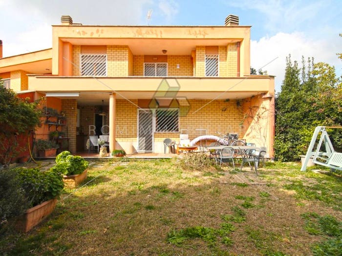 Casa quadrilocale in vendita in Via Vincenzo Irolli, Acilia, Roma