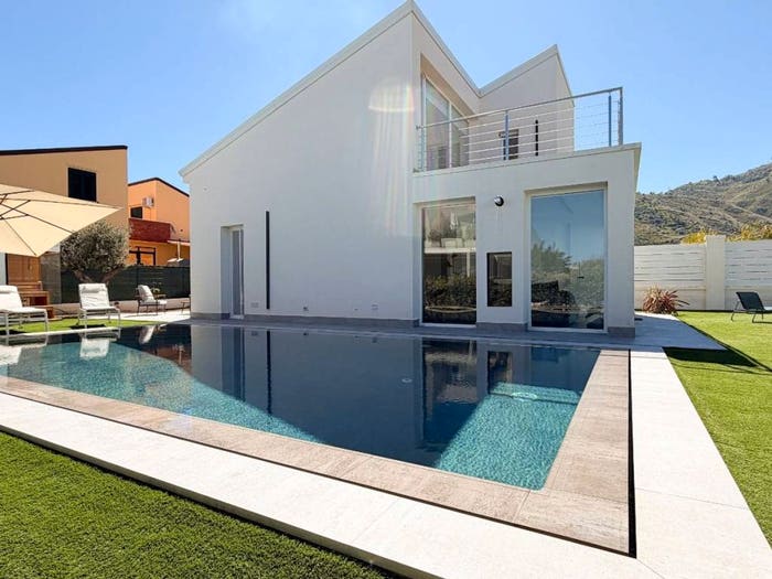 Casa con 5 locali in vendita in Via Malta, Mazzaforno, Cefalù