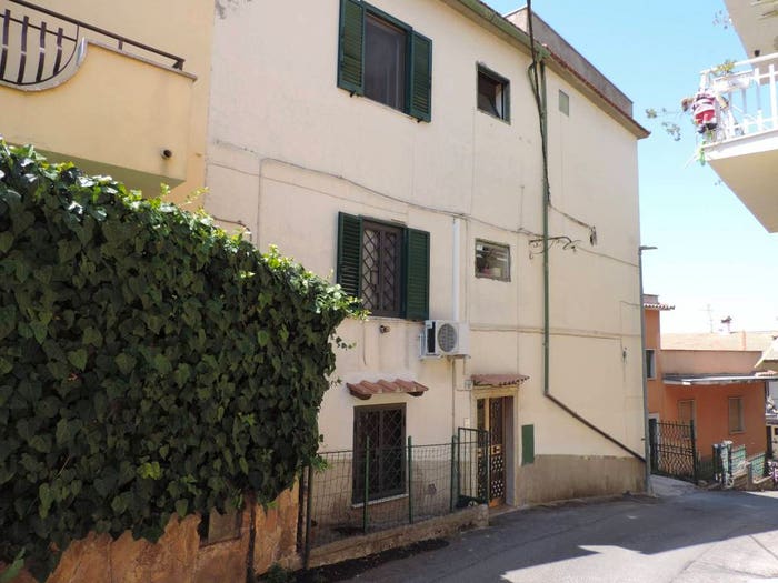 Appartamento trilocale in vendita in Via della Croce, Centro, Montelibretti