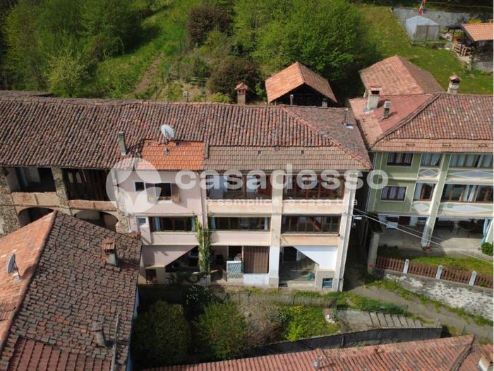 Casa con 6 locali in vendita in FRAZIONE FORESTO VIA MAGGIORE, Foresto, Borgosesia