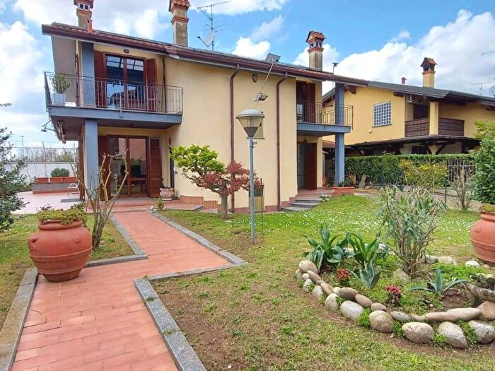 Casa con 6 locali in vendita in Via Adamello, Centro, Arluno