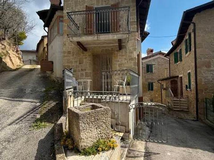 Casa con 6 locali in vendita in Frazione Trivigliano, Ascoli Piceno