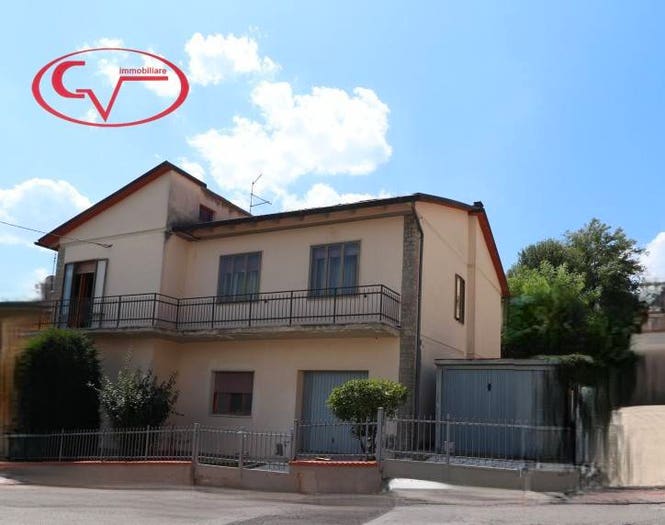Casa con 5 locali in vendita in Via Guglielmo Oberdan, Centro, Bucine