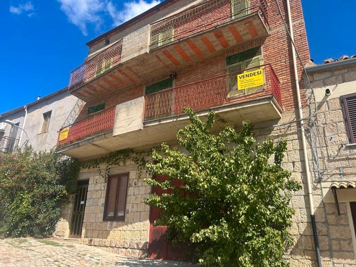 Casa con 6 locali in vendita in Via Massimo d'Azeglio, Cipampini, Petralia Soprana