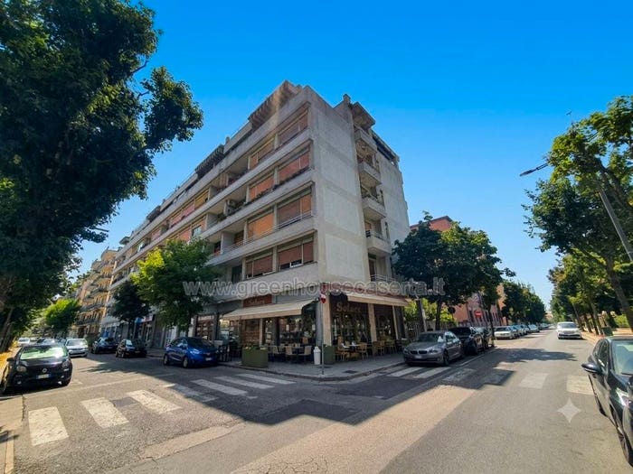 Appartamento con 5 locali in vendita in Via Luigi Settembrini, Centro Storico Corso Trieste, Caserta