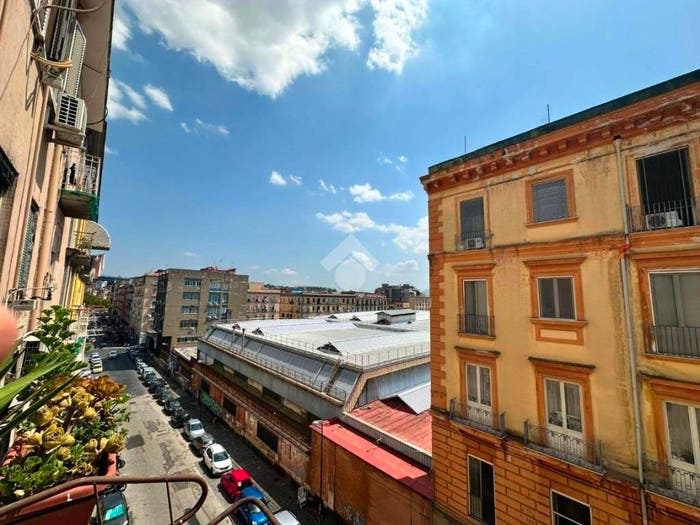 Appartamento trilocale in vendita in Via Pier delle Vigne, San Carlo All'Arena, Napoli