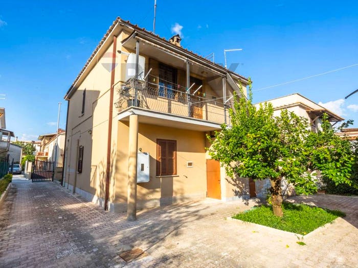Appartamento trilocale in vendita in Vicolo Anguillarese, Osteria Nuova, Roma
