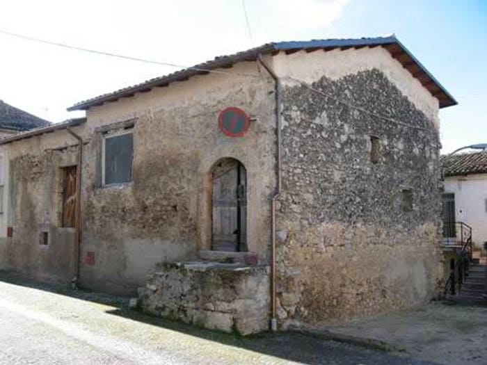 Casa quadrilocale in vendita in Via Obbligatoria, Civitaretenga, Navelli