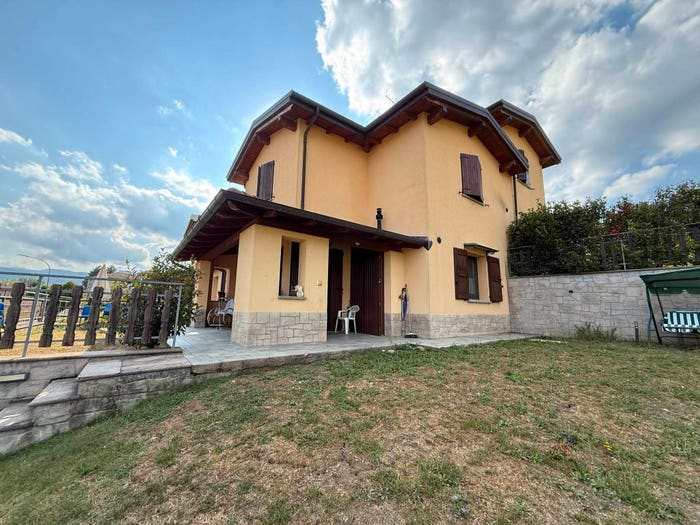 Casa quadrilocale in vendita in Via Direttissima, Querciola, Lizzano in Belvedere