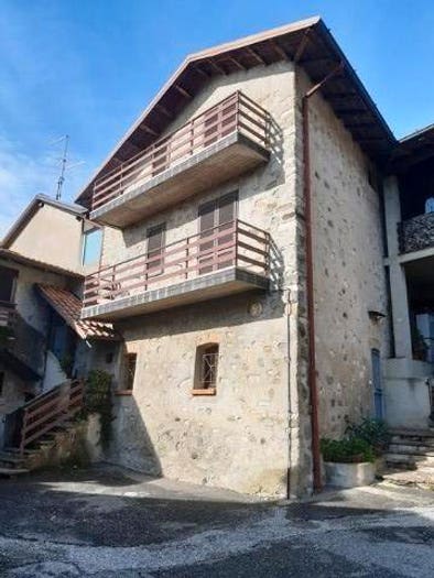 Casa trilocale in affitto in Via Ettore Pozzoni, Sant'Antonio, Caprino Bergamasco