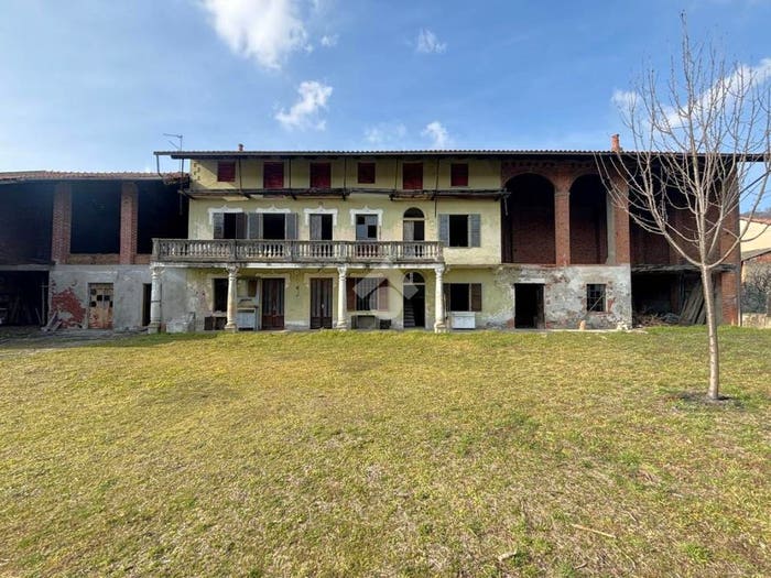 Casa con 6 locali in vendita in via ivrea, Borgomasino