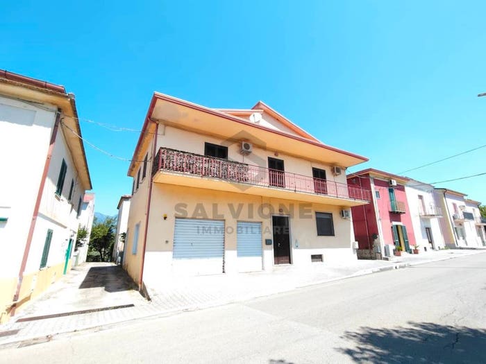 Casa con 6 locali in vendita in Via Sannitica, Castelvenere